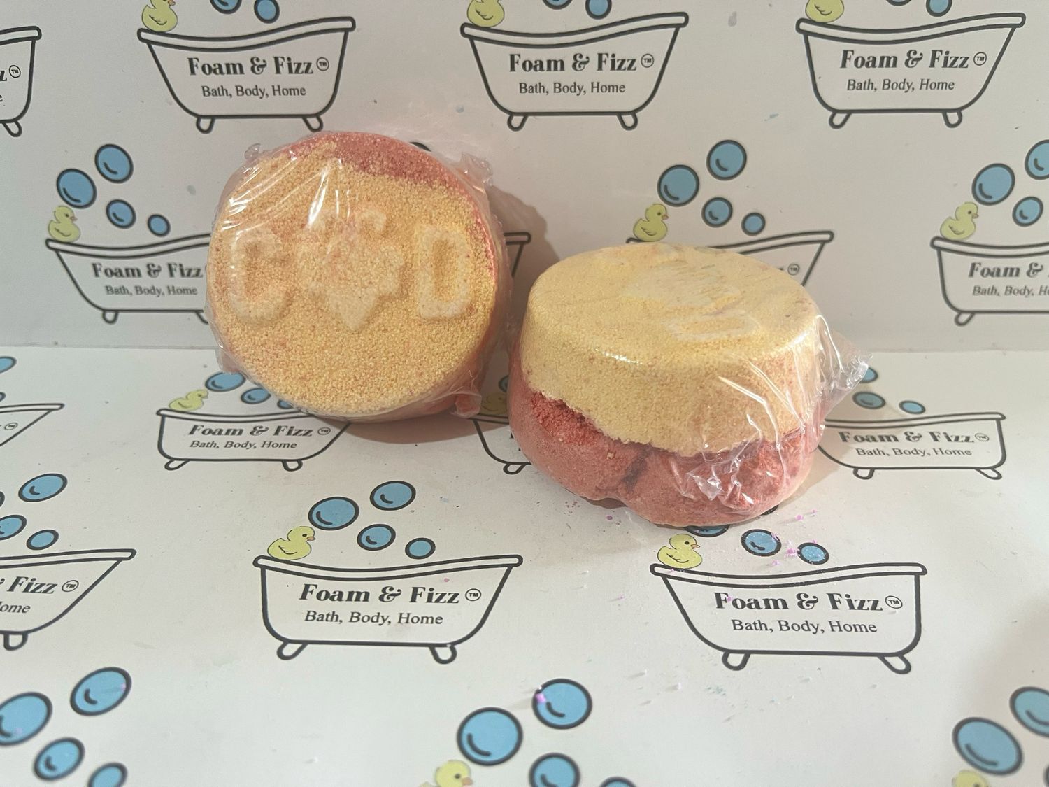 Rhubarb &amp; Custard Relaxing Bath Bomb whoopsy