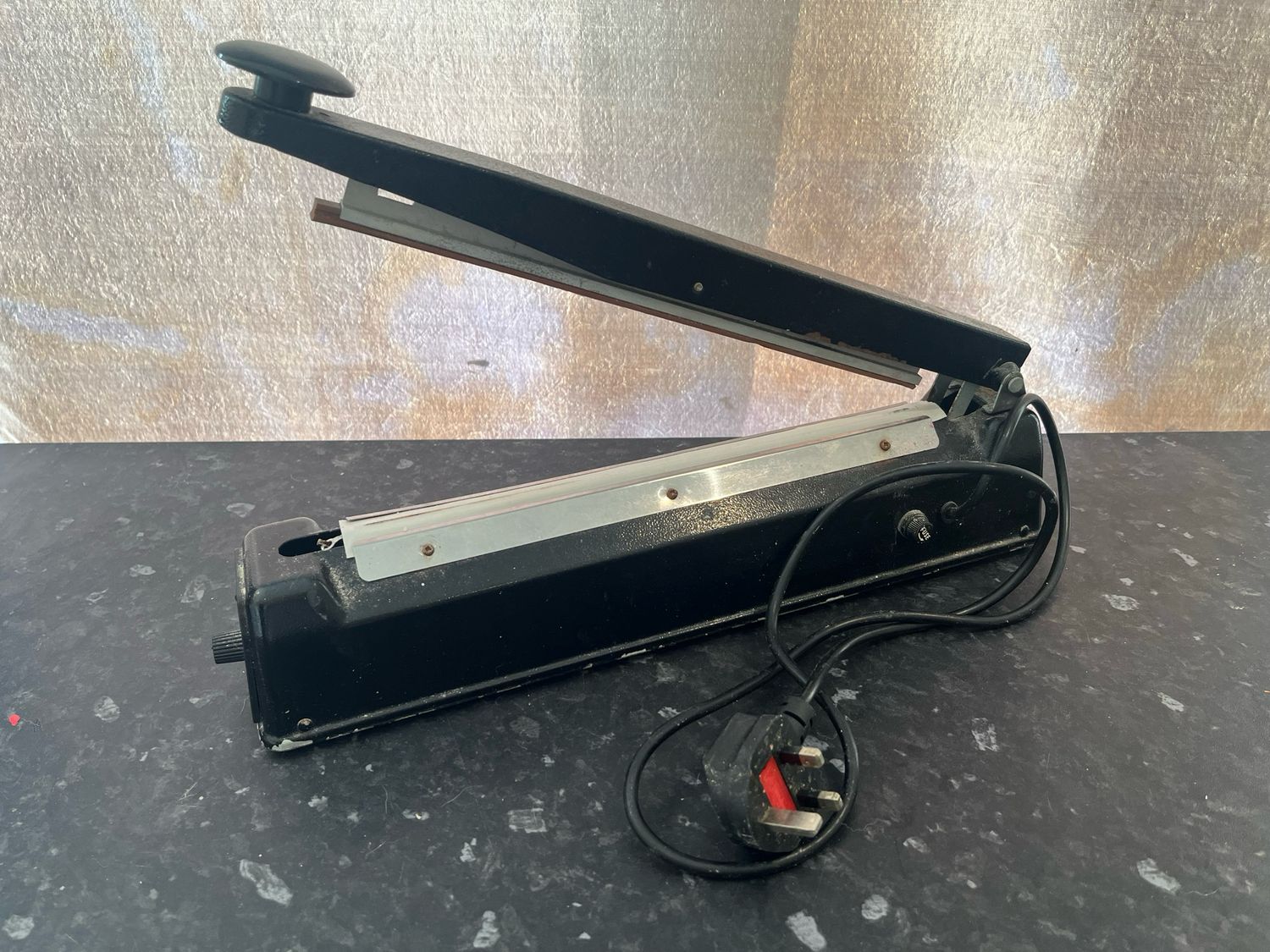 Heat sealer