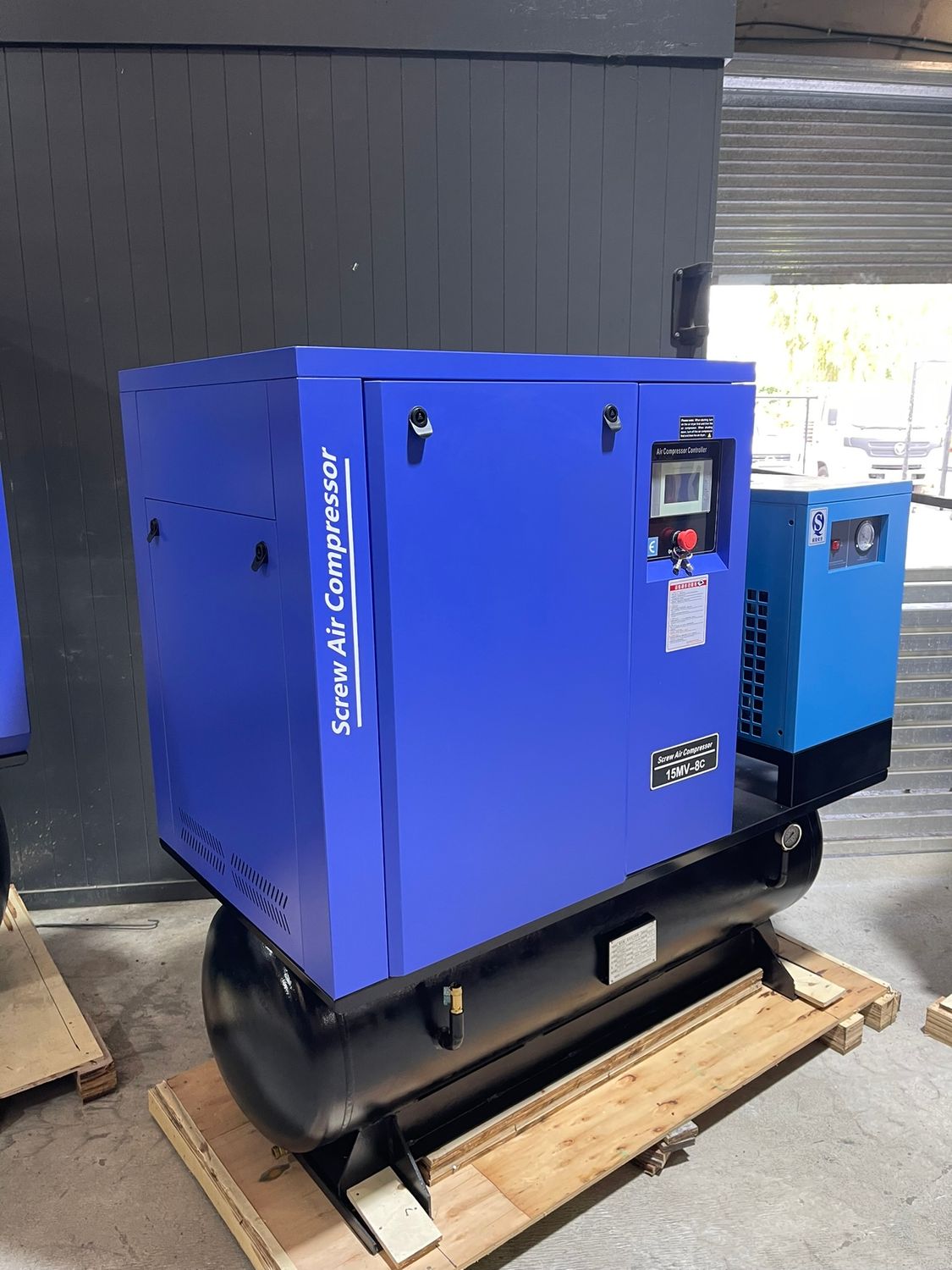 Combo - 10 Hp Screw Compressor + inbuilt Dryer and 300 Ltr Tank