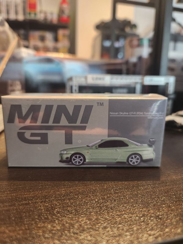 Nissan Skyline GT-R (R34) Tommykaira R-z Millenium Jade 1/64