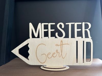 Potlood trofee met naam gravering - Juf/Meester