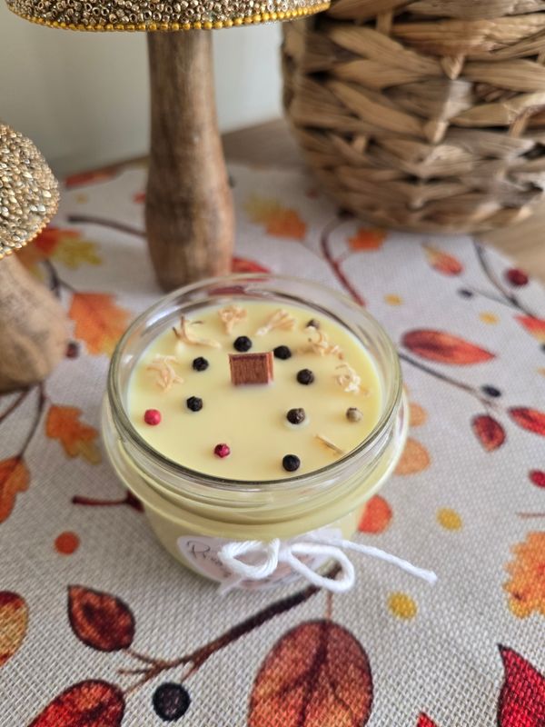 VANILLA &amp; PEPER zapachowa świeca sojowa z drewnianym knotem 235 ml