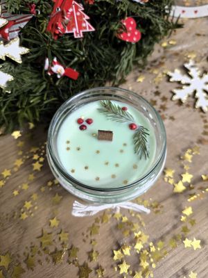 ŚWIĄTECZNY LAS zapachowa świeca sojowa z drewnianym knotem 235 ml
