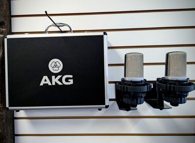 CONSIGN AKG C214 Large-diaphragm Condenser Microphone - Matched Stereo Pair