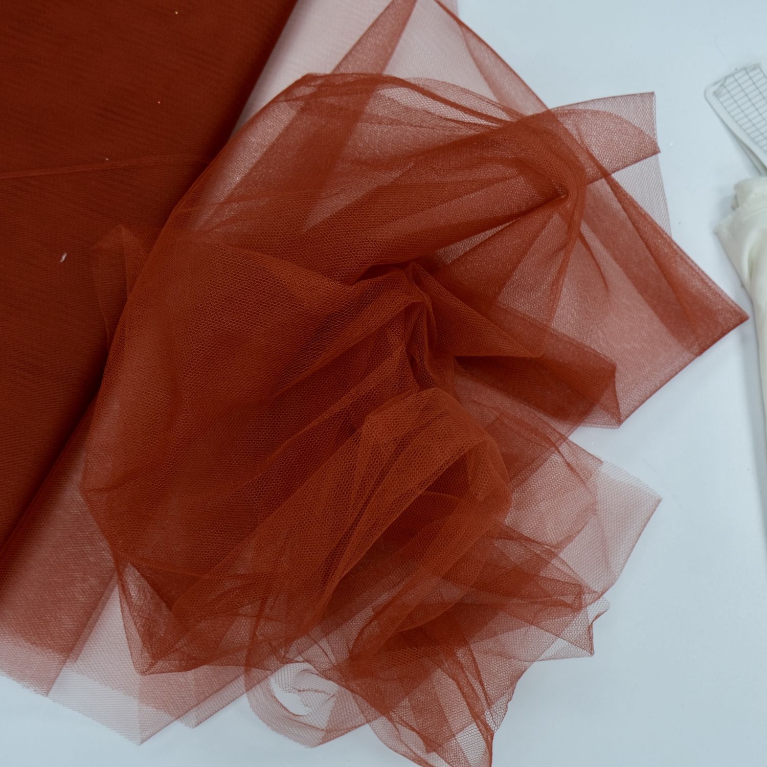 Tulle [ TS-KF-FF9-27 ] Tulle Soft 140W - Rust per Meter