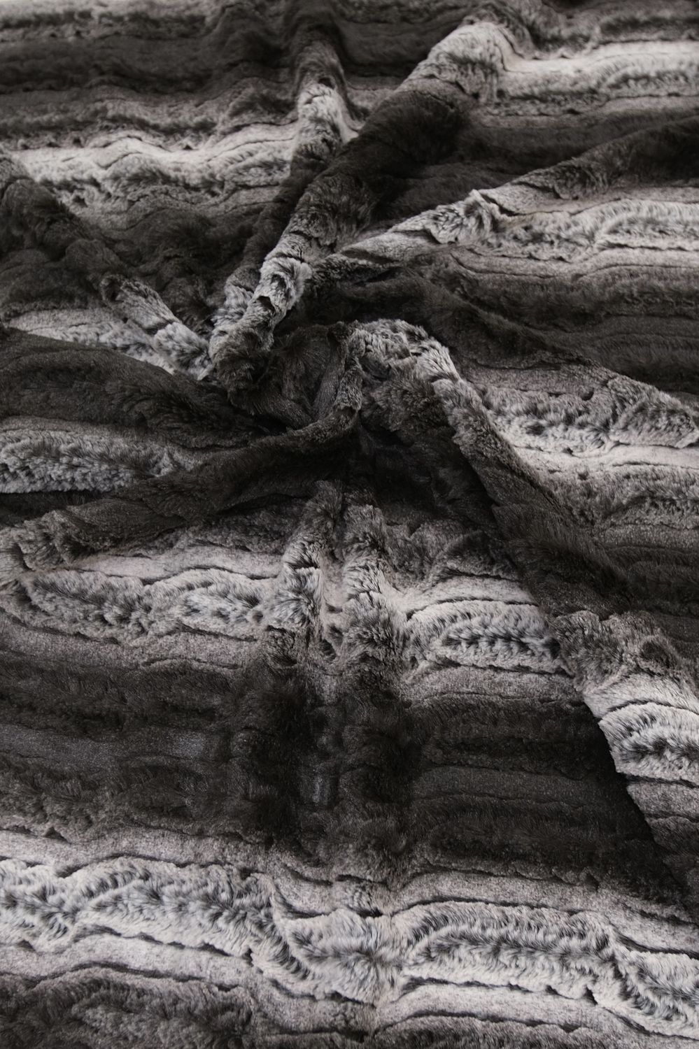 Faux Fur [ FFSH-HANP3-21 ] FauxFurrShortHair 160cm-CHARC WHITE per Meter