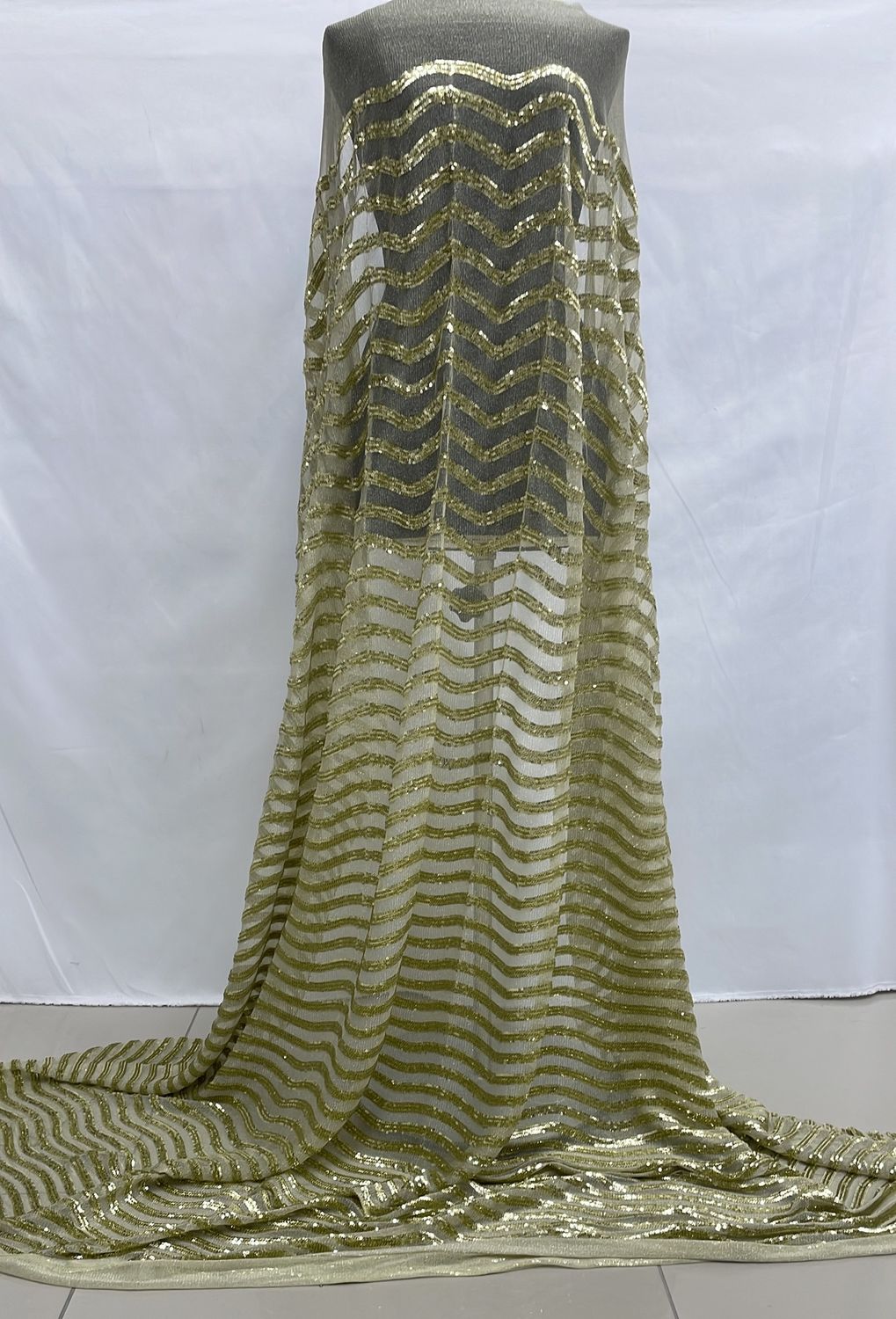 [ 18490 ] Tulle Embroidered Sequins/140cm/5g/GOLD per Meter