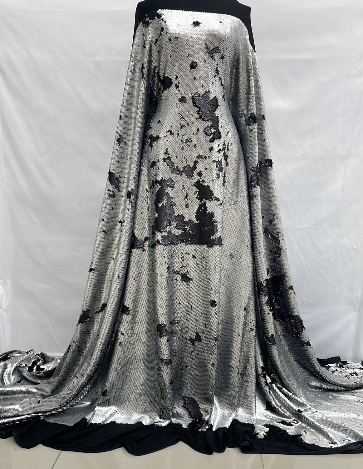 Sequins [ 25100 ] Knit Sequence-GZ-1301-137-Black / Matt Silver-08 per Meter
