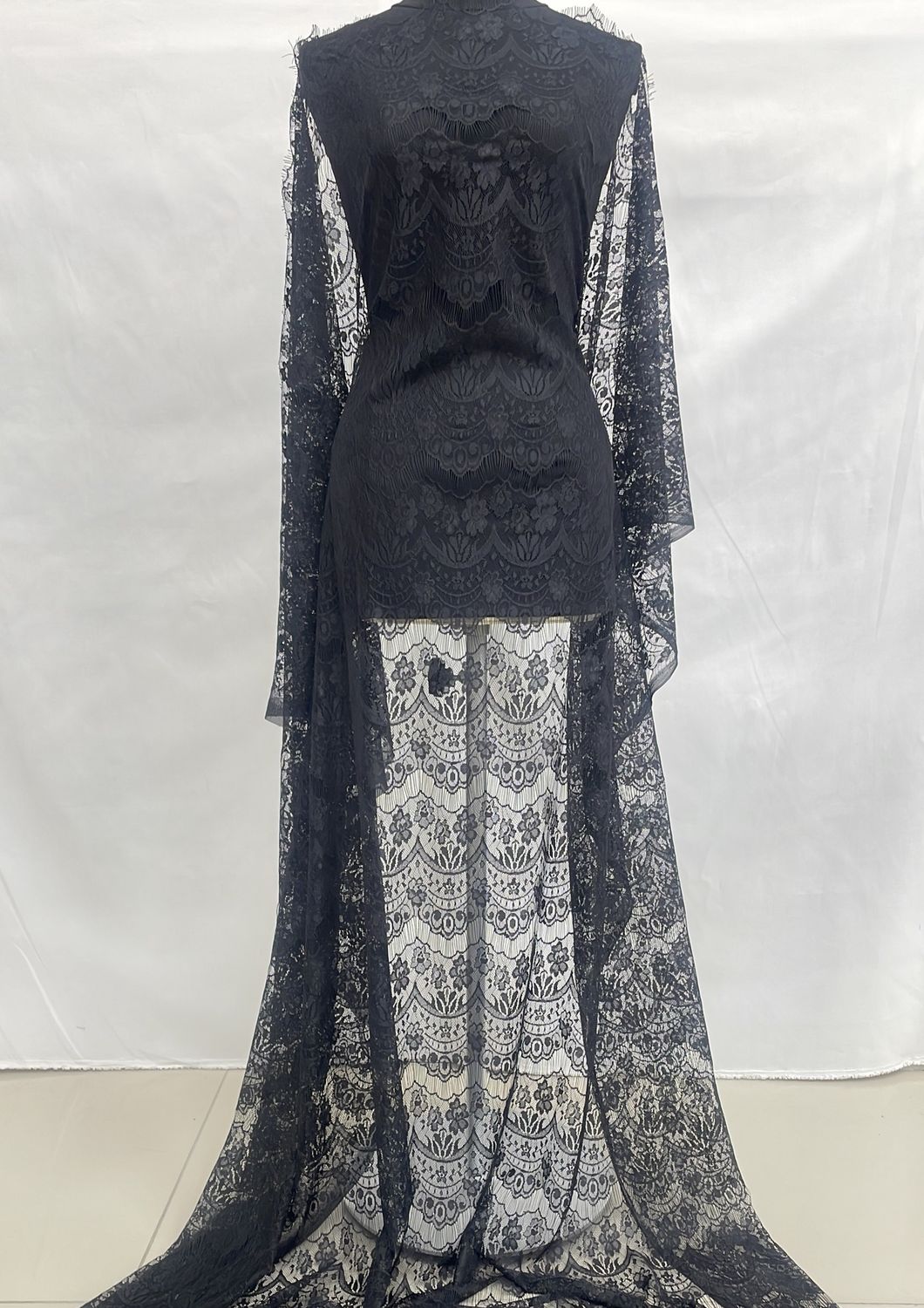 [ 21595 ] Lace Chantilly Design/147/5g/Black per Meter