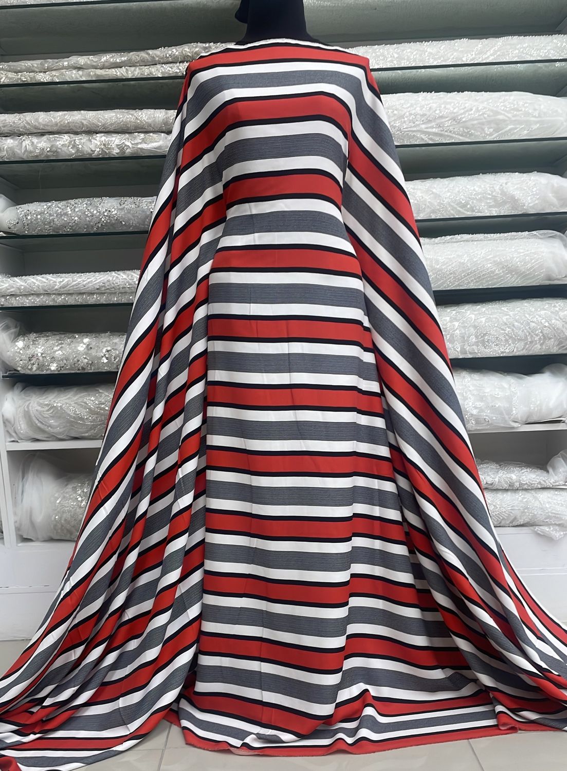 [ 17702 ] Crepe Printed/150/5g/ORANGE BLACK CREAM per Meter