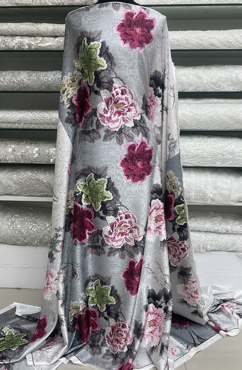 [ 21070 ] Satin Jacquard Printed/150/5g/GreyPink per Meter