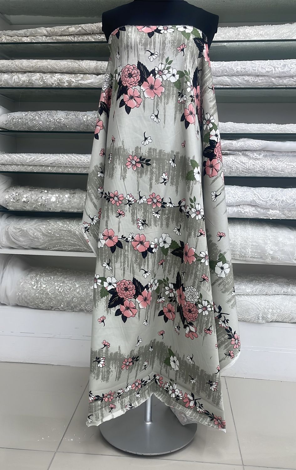[ 17375 ] Cotton Sateen Printed/150cm/5g/Grey/Pink per Meter
