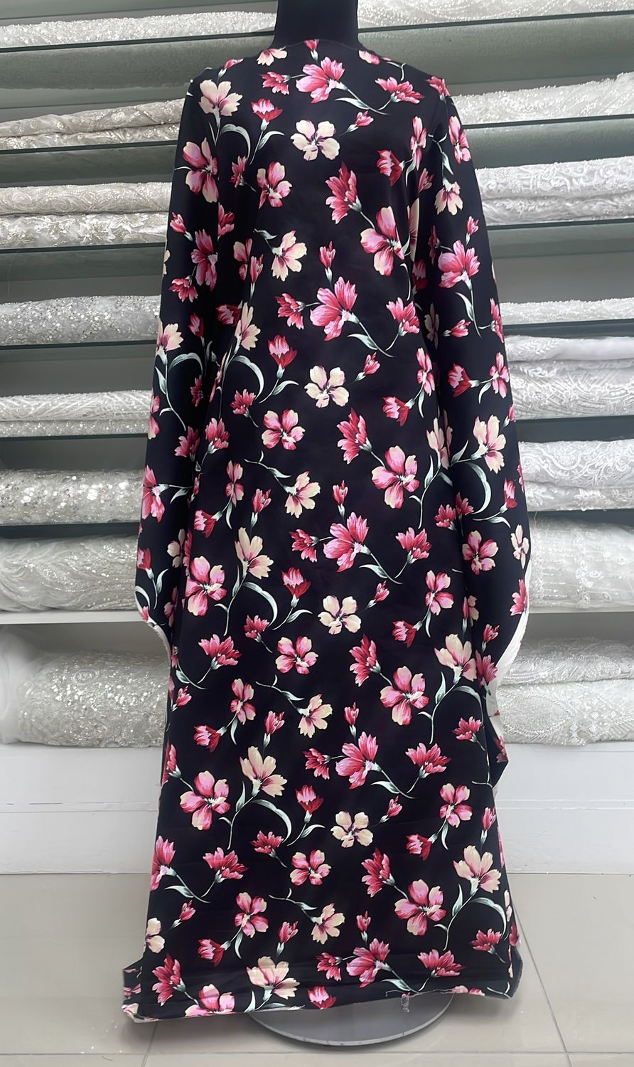 [ 21660 ] Cotton Sateen Printed/150/5g/Black w/ Pink per Meter