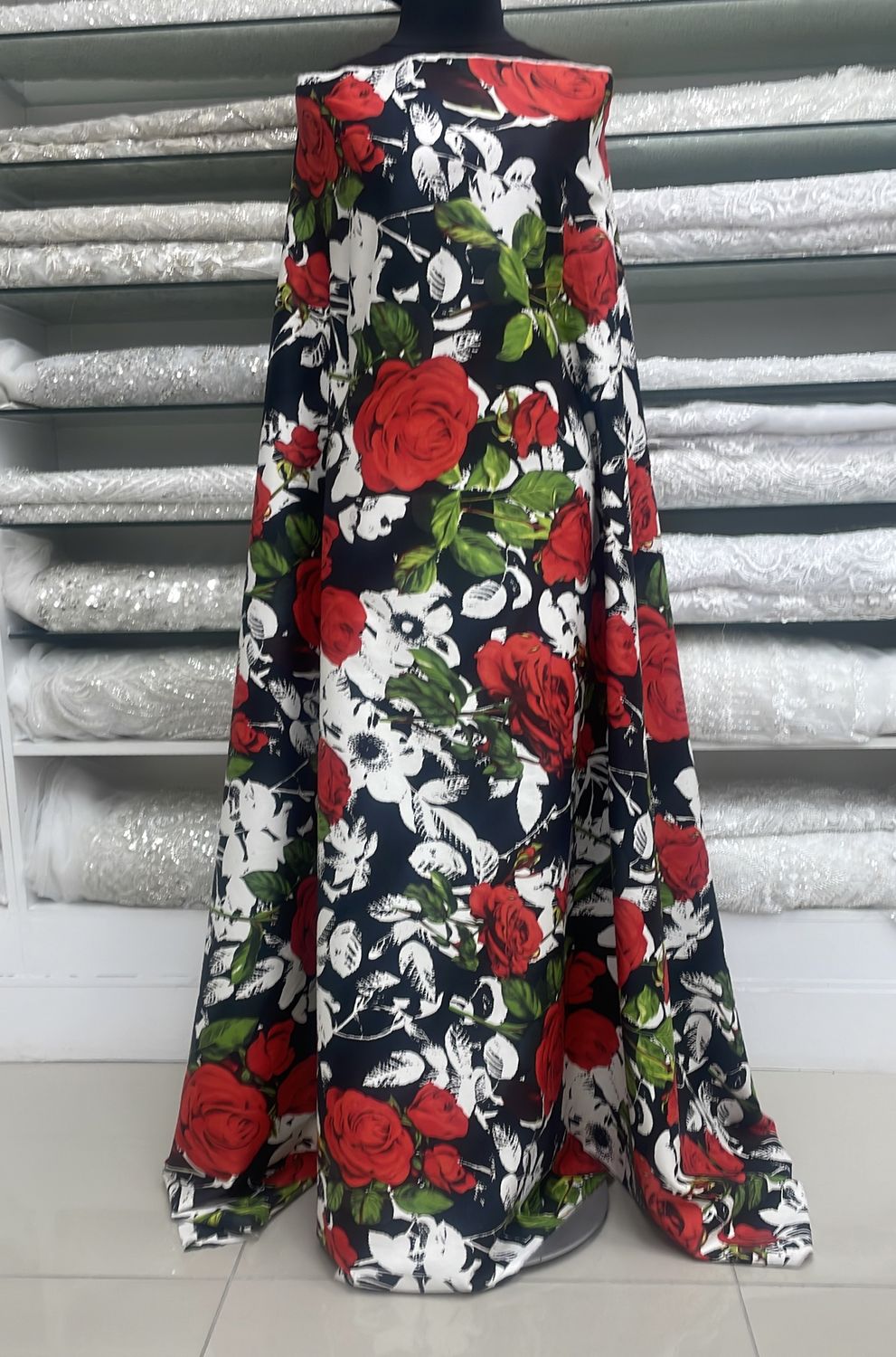 [ 21677 ] Cotton Sateen Printed/150/5g/BLACK/RED per Meter