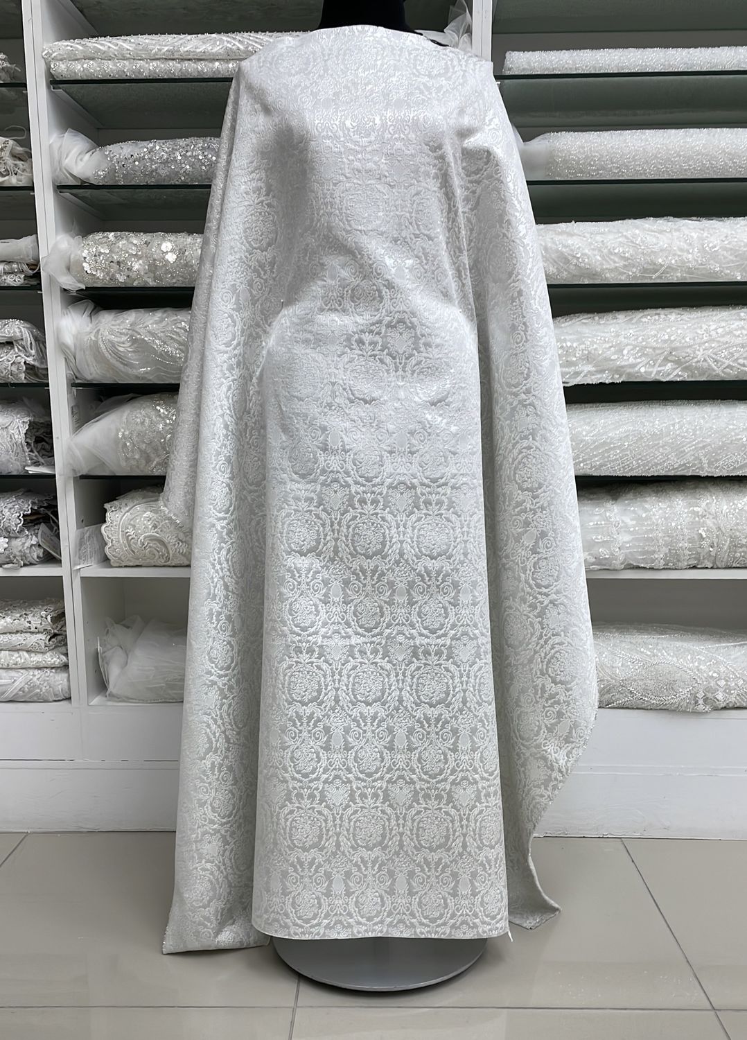 Brocade [ BRO-G15C2268-2 ] Brocade 150-Silver per Meter