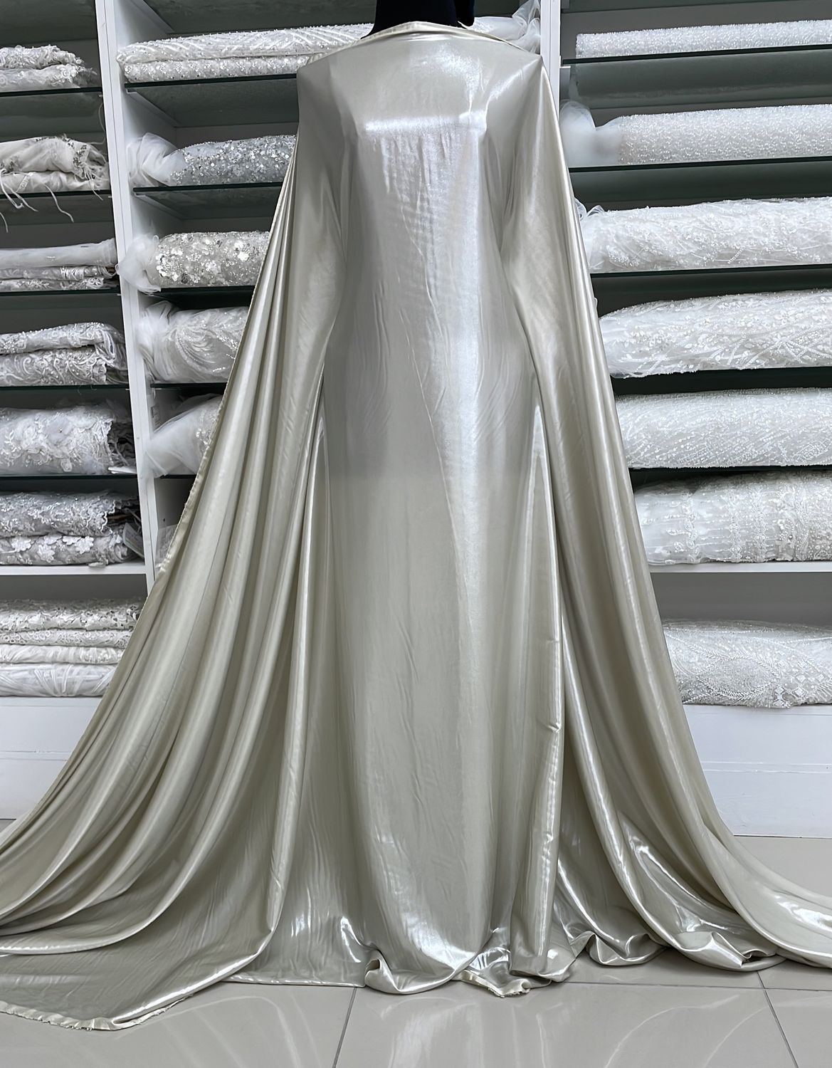 [ 25300 ] Armani Satin Gloss-150-557-Seedpearl Silver per Meter