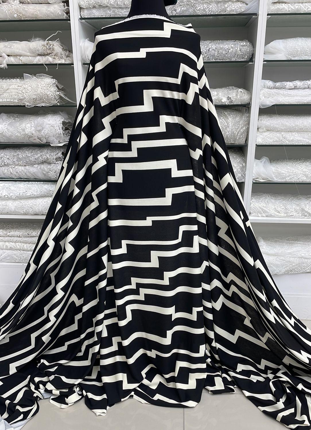 Knit Scuba Crepe Print-per m-150-88-Black &amp; Creme 88