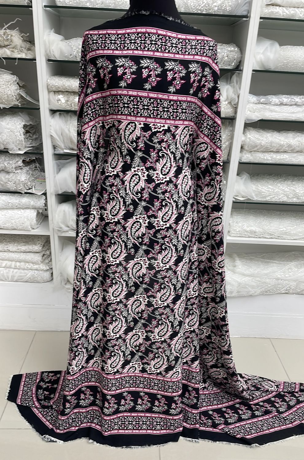 [ 21127 ] Rayon Printed/150/5g/Black Pink per Meter