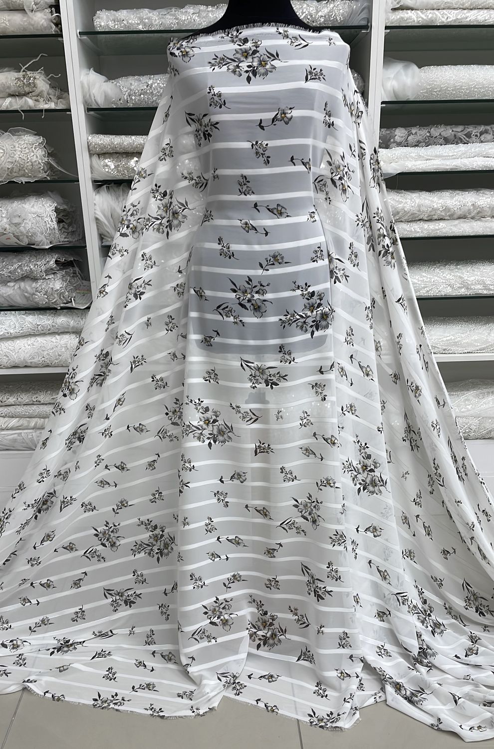 [ 20980 ] Chiffon Printed Metallic/150/5g/CreamGrey per Meter