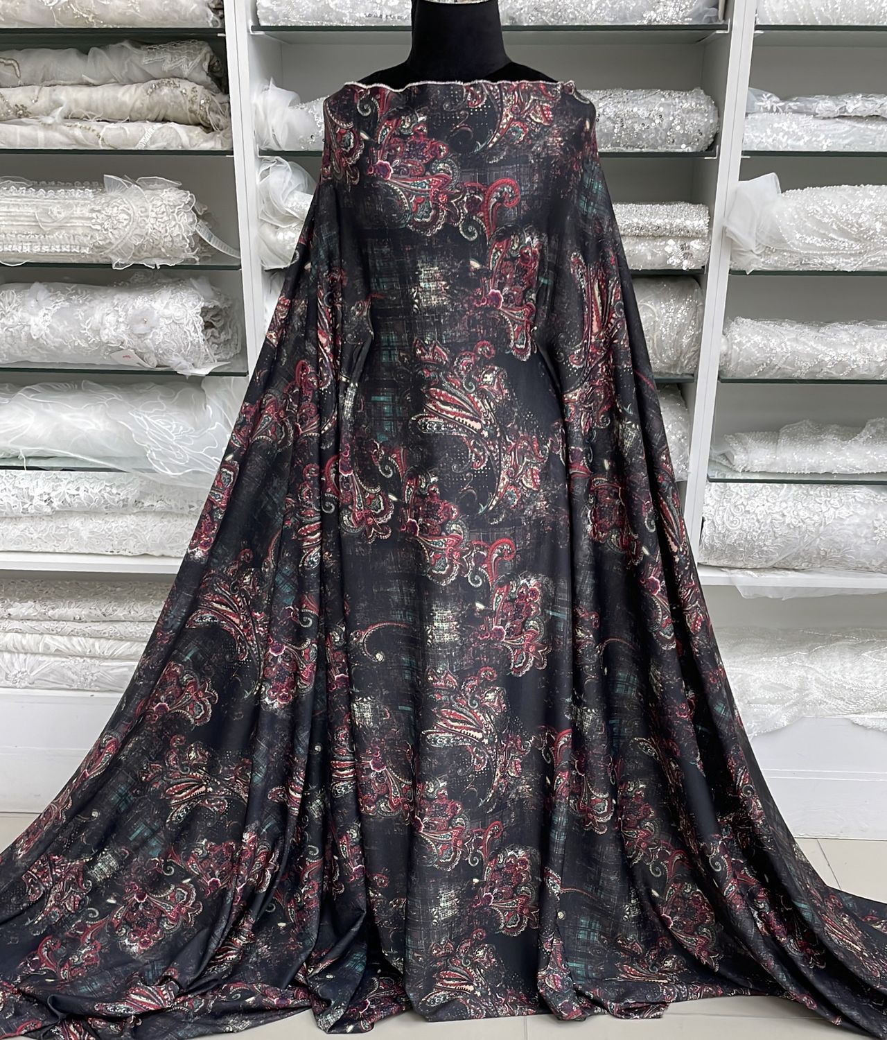 Ponte di Roma [ 25191 ] Ponti de Roma Print-150-24-Paisley Black Red per Meter