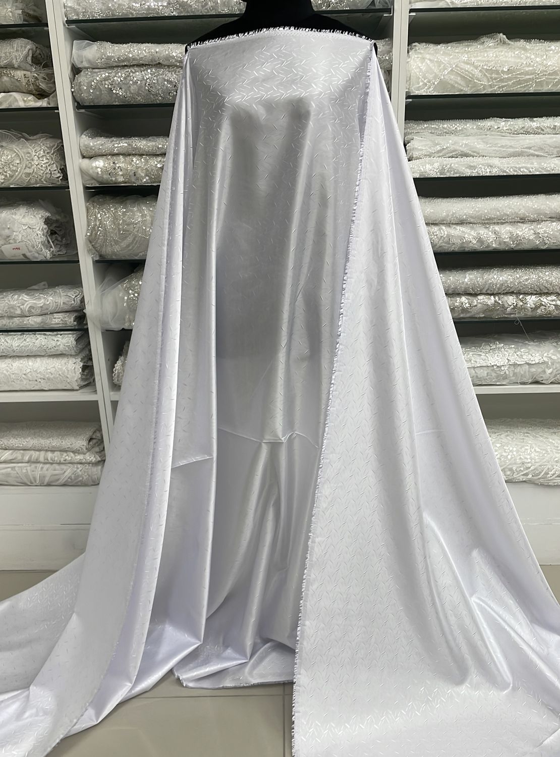 [ 24866 ] Jacquard Suit Lining-150-18-White per Meter