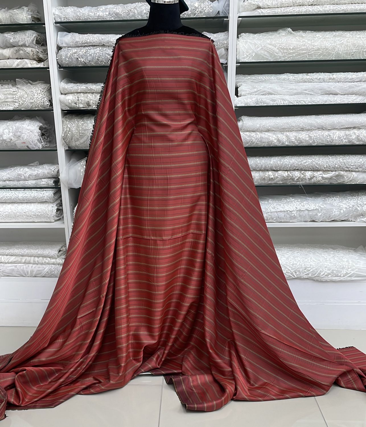 [ LAPP-E-MULTISTR ] Lining Acetate Print Poly150wBurgandyGol per Meter