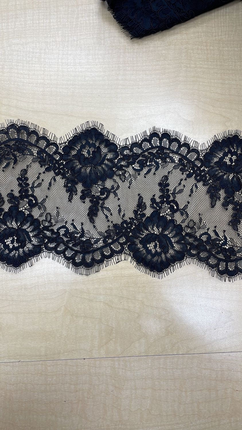 [ 16590 ] Lace Chantilly Corded/20cm/5g/BLACK per Meter