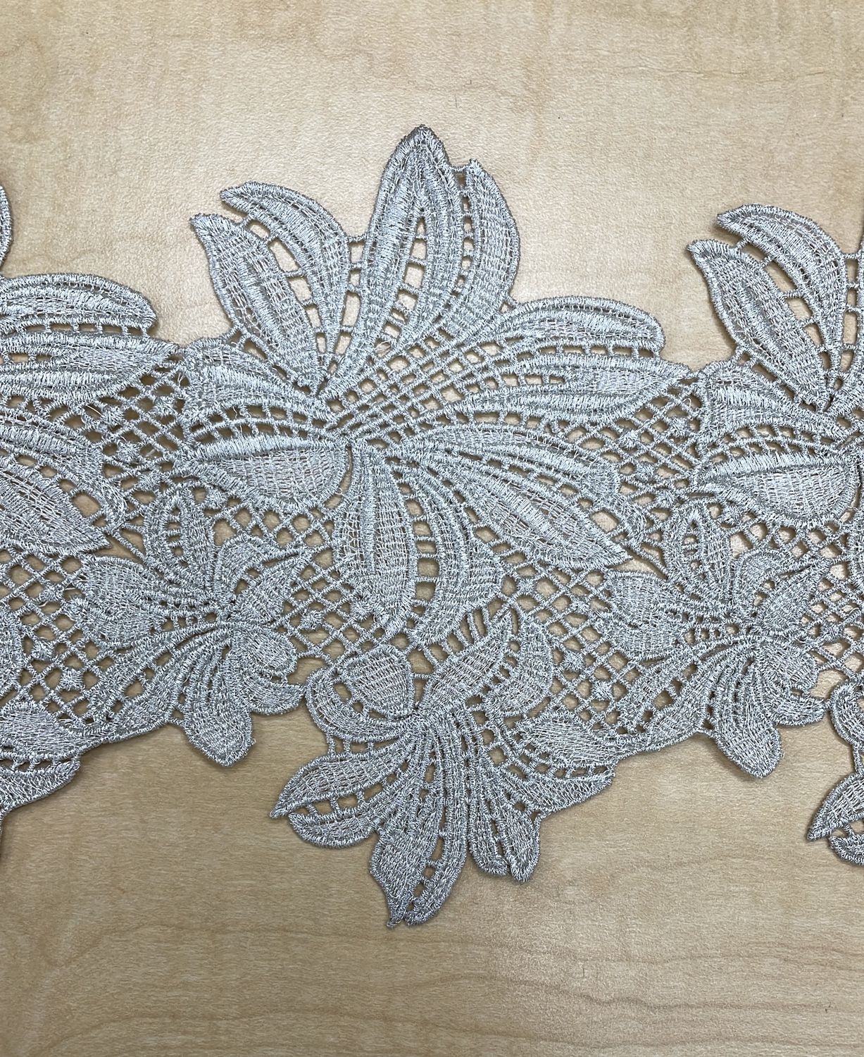 [ BR-AM-208-3 ] Braid Ch Lace 20cm PLATINUM per Meter