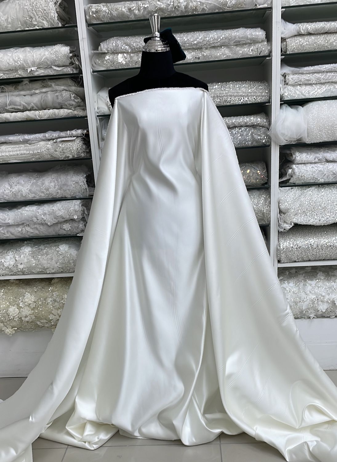 [ 24899 ] DuchessSatinLux-630-1GU-150-IVORY-RI1 per Meter