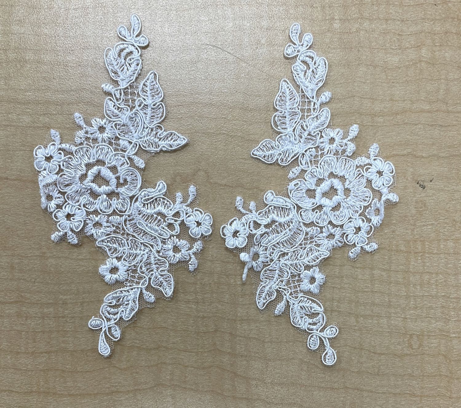 [ LAMC-ROR-10850W ] Lace Motif Corded PAIR - White per Meter