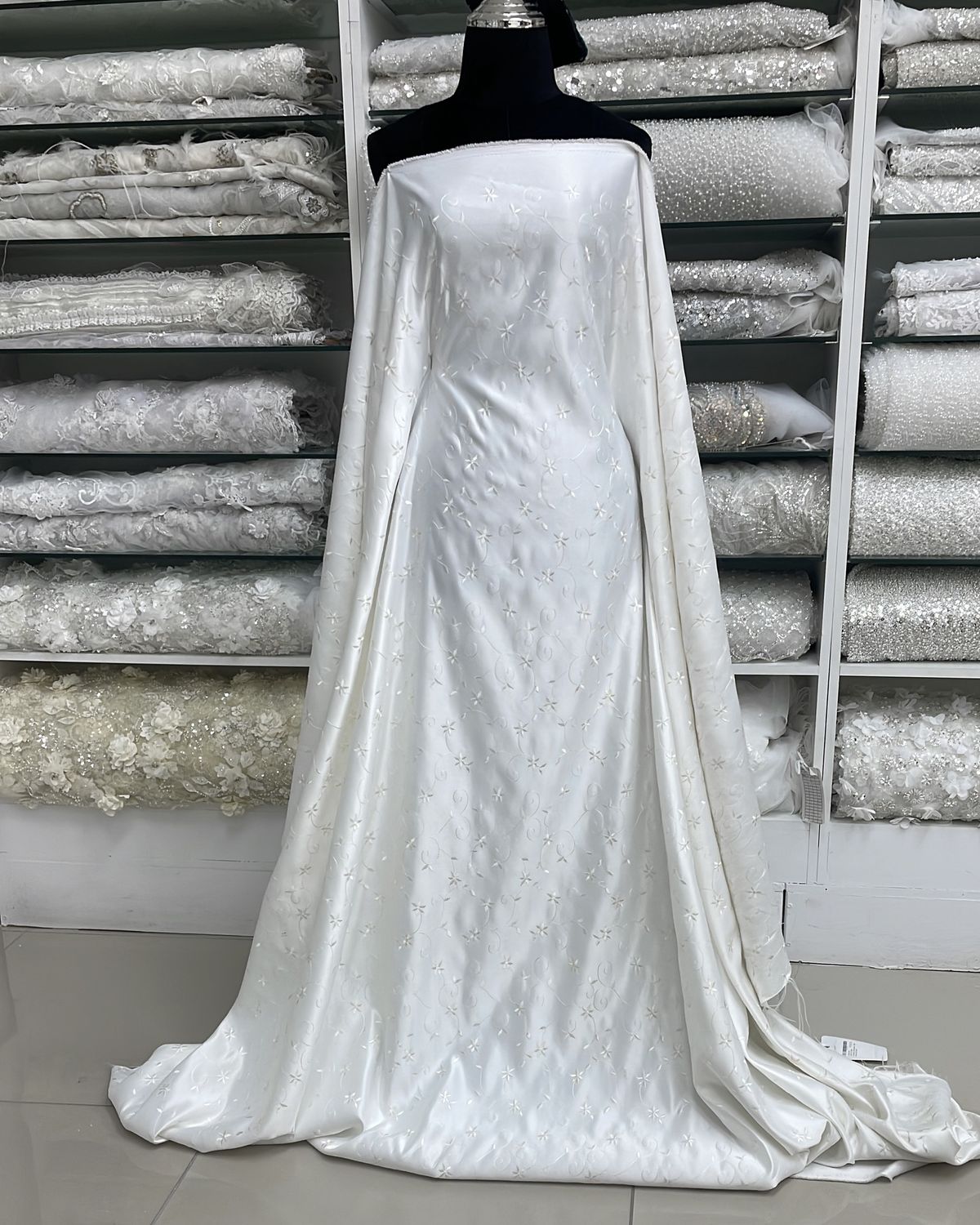 [ SDE-WT-JS52-2 ] Satin Duchess Embossed - 150W- Ivory per Meter