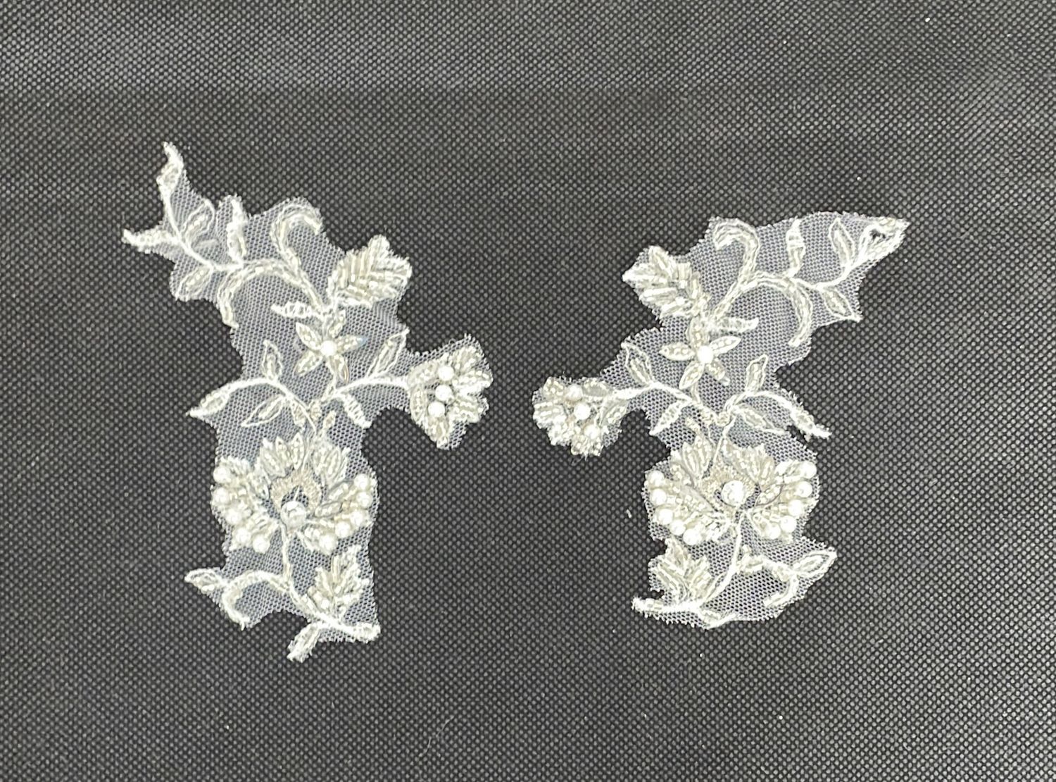 [ LAMB-ROR-5397 ] LACE MOTIF BEADED-O WHITE/SILVER per Pair