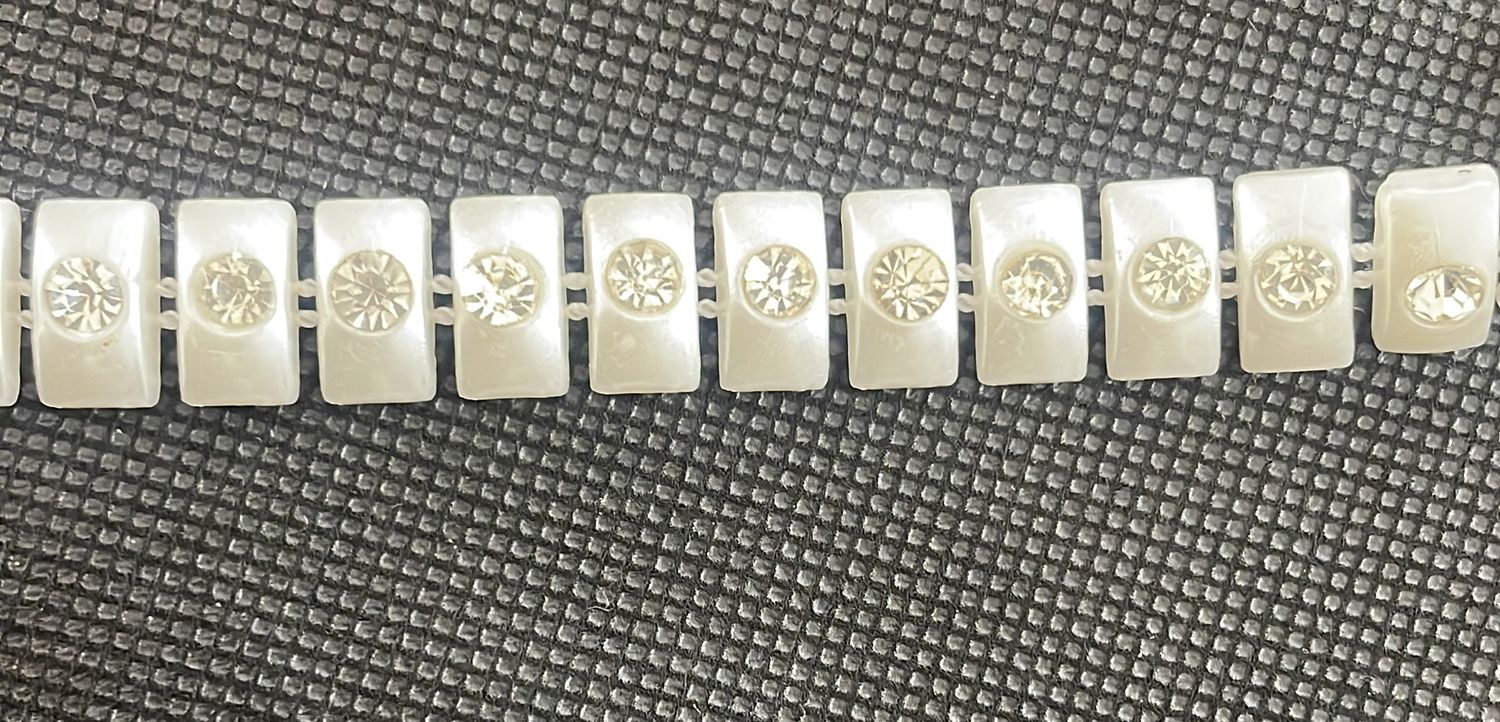 [ BRPD-G17A-66A-4 ] BraidSqrPearlDiamante-IVORY per Meter