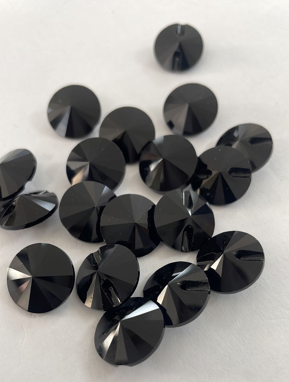 [ SWBU-3015-14MM3 ] SWAROVSKI BUTTON - 14MM - JET per Each