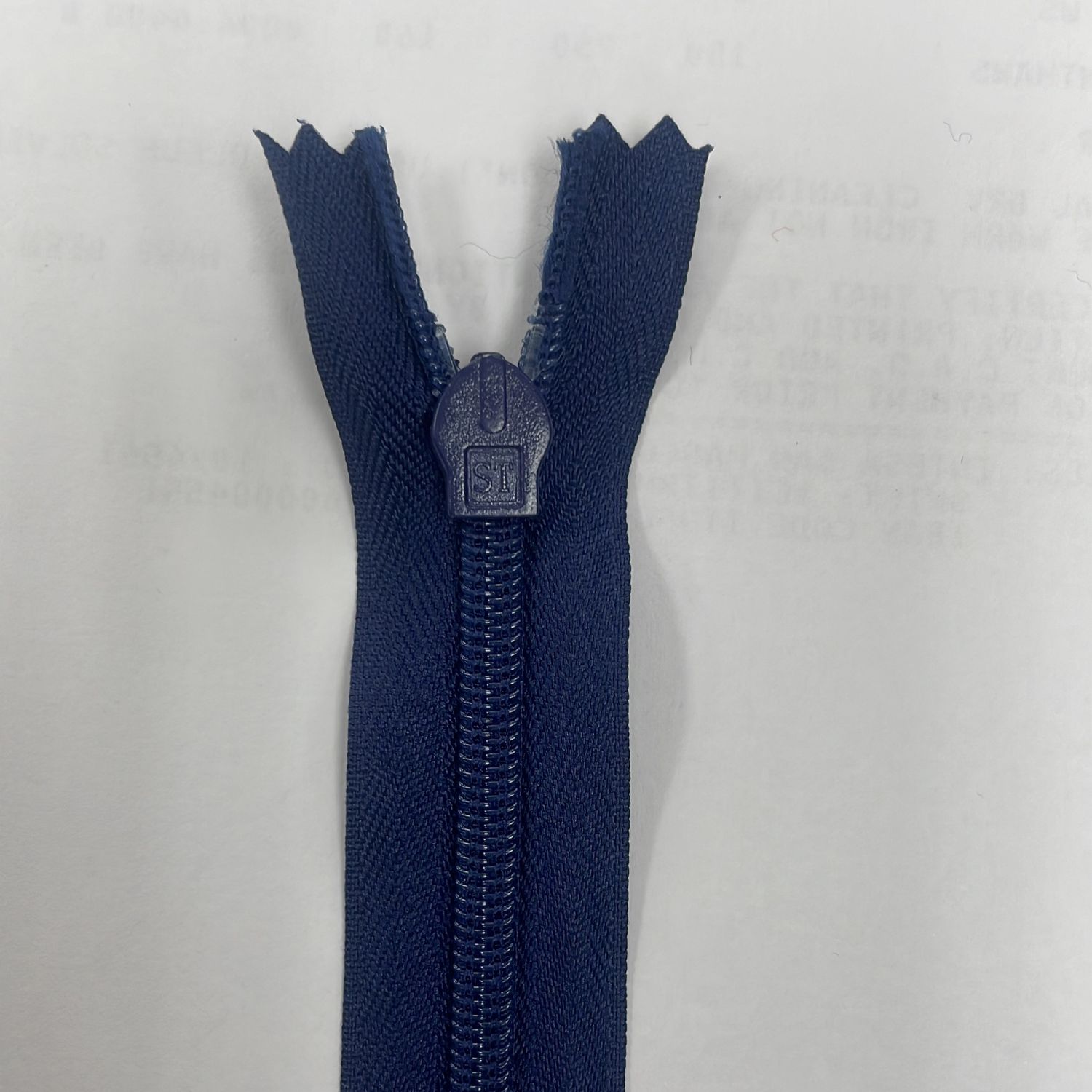 [ 19025 ] Zip Invisible Cotton/50cm/5g/Pennant per Each