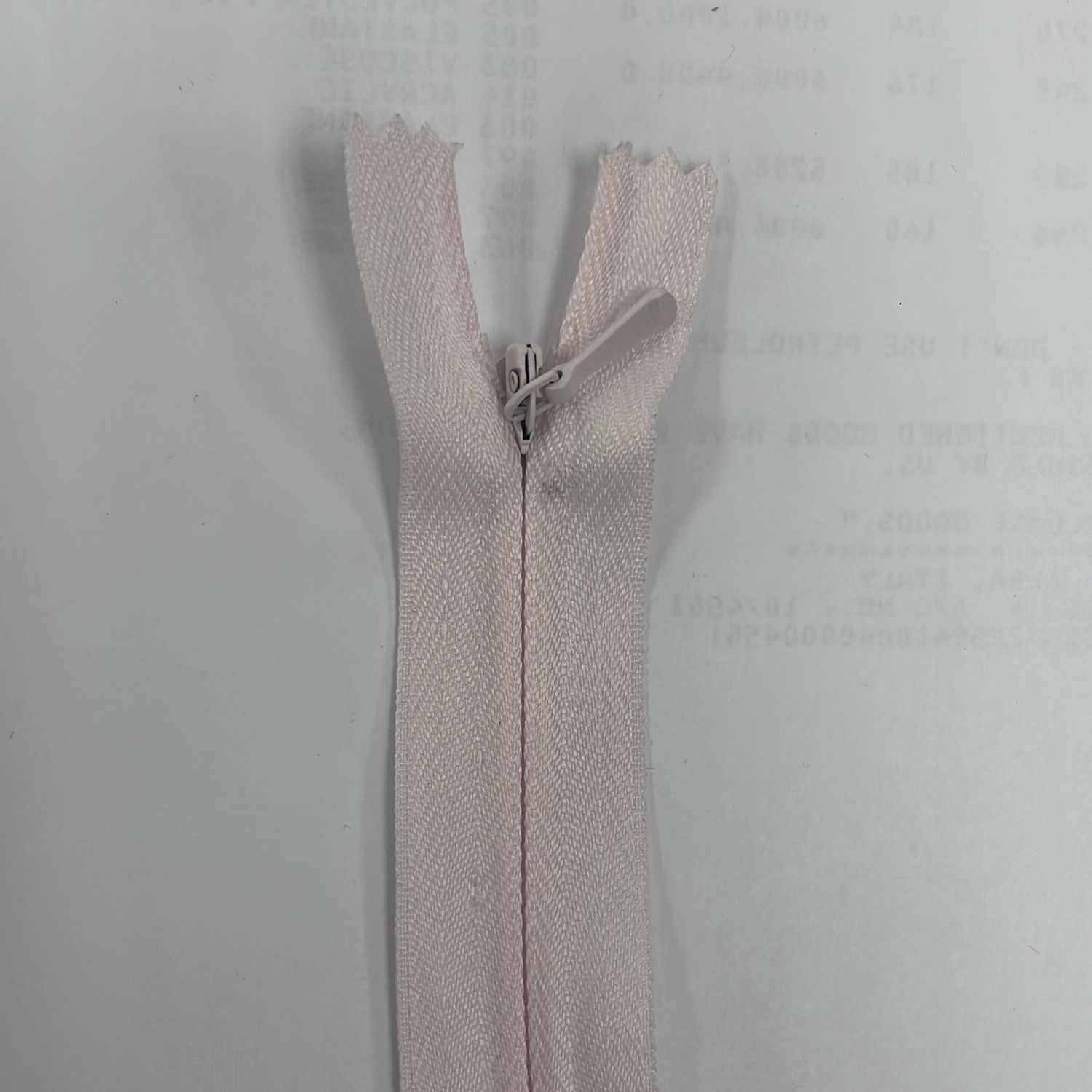[ 18981 ] Zip Invisible Cotton/50cm/5g/Pert Pink per Each