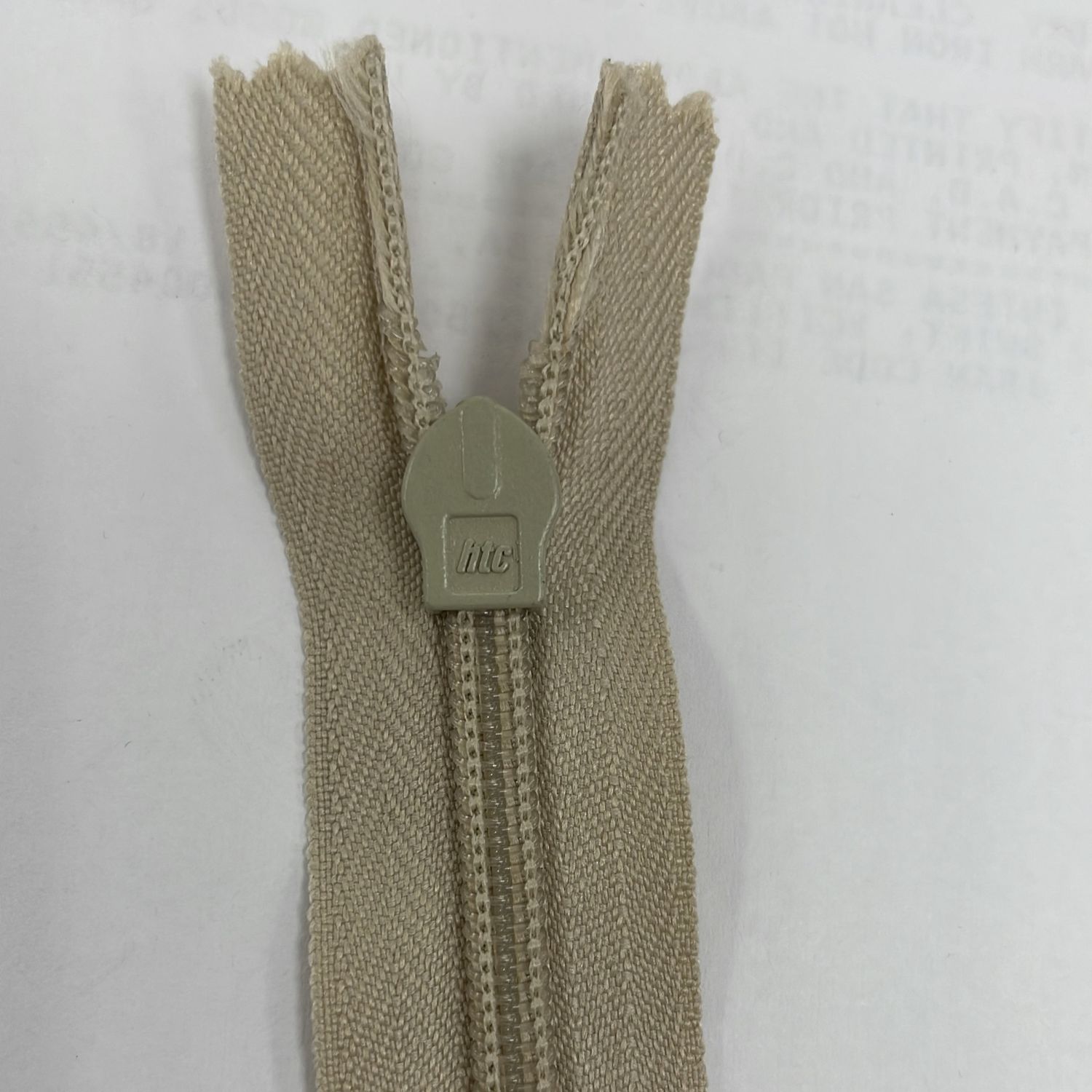 [ ZI-HTC-20-297 ] Zip Invisible 20cm-NATURAL per Each