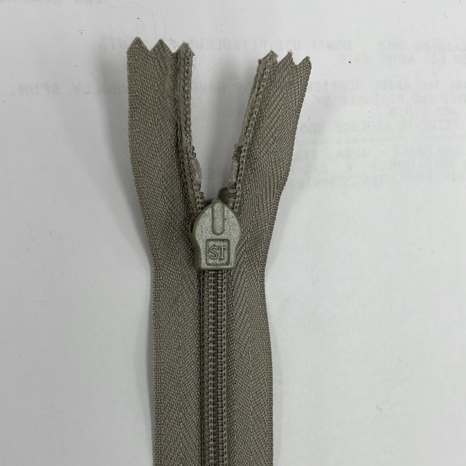 [ ZI-HTC-20-321 ] Zip Invisible 20cm-TAUPE per Each