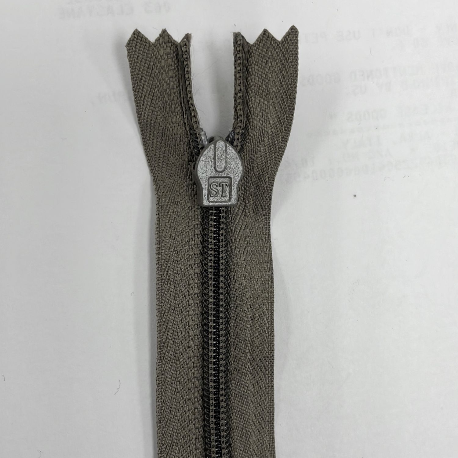 [ 18963 ] Zip Invisible Cotton/20cm/5g/Taupe per Each