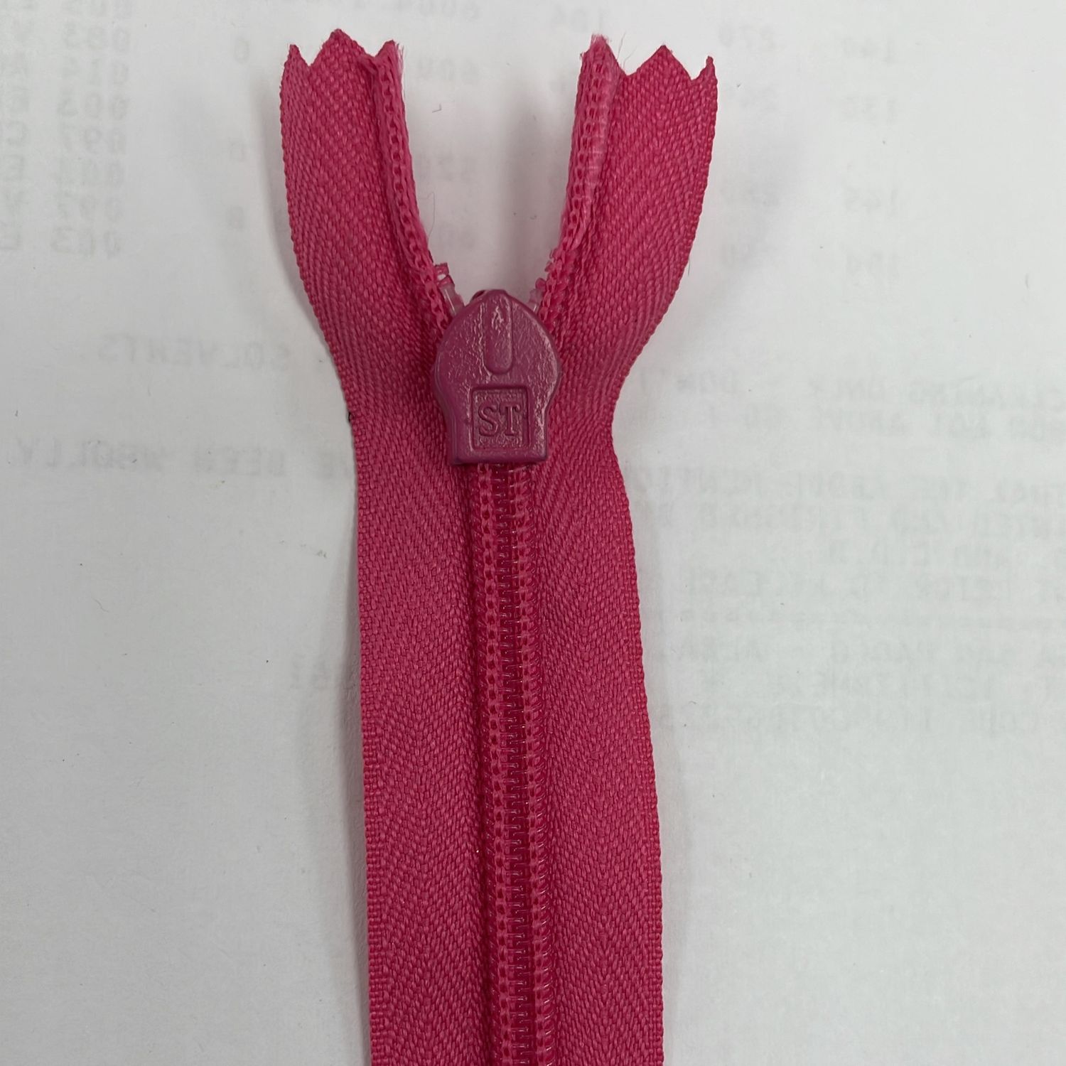 [ ZI-HTC-20-142 ] Zip Invisible 20cm-CERISE per Each