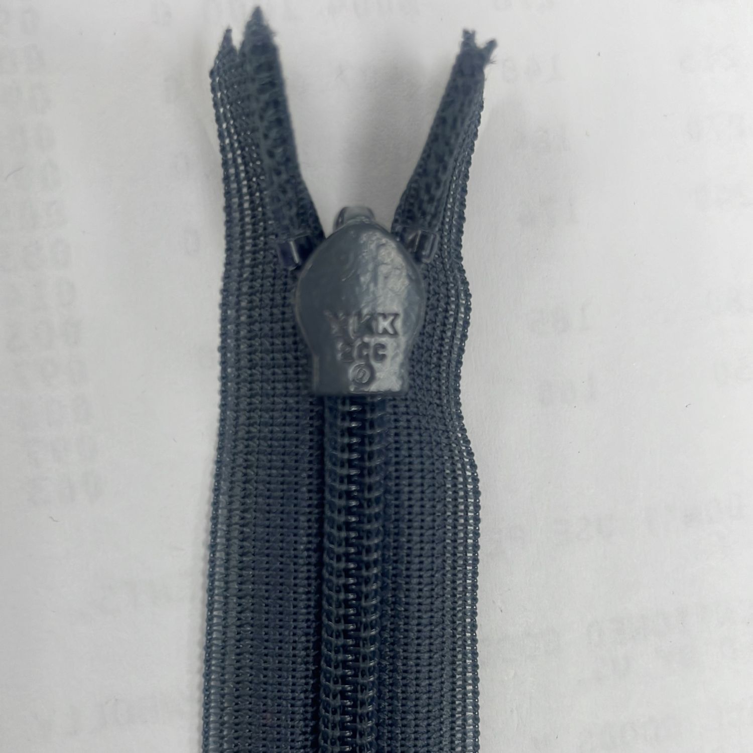 [ 19330 ] Zip Invisible/60/5g/Charcoal per Each