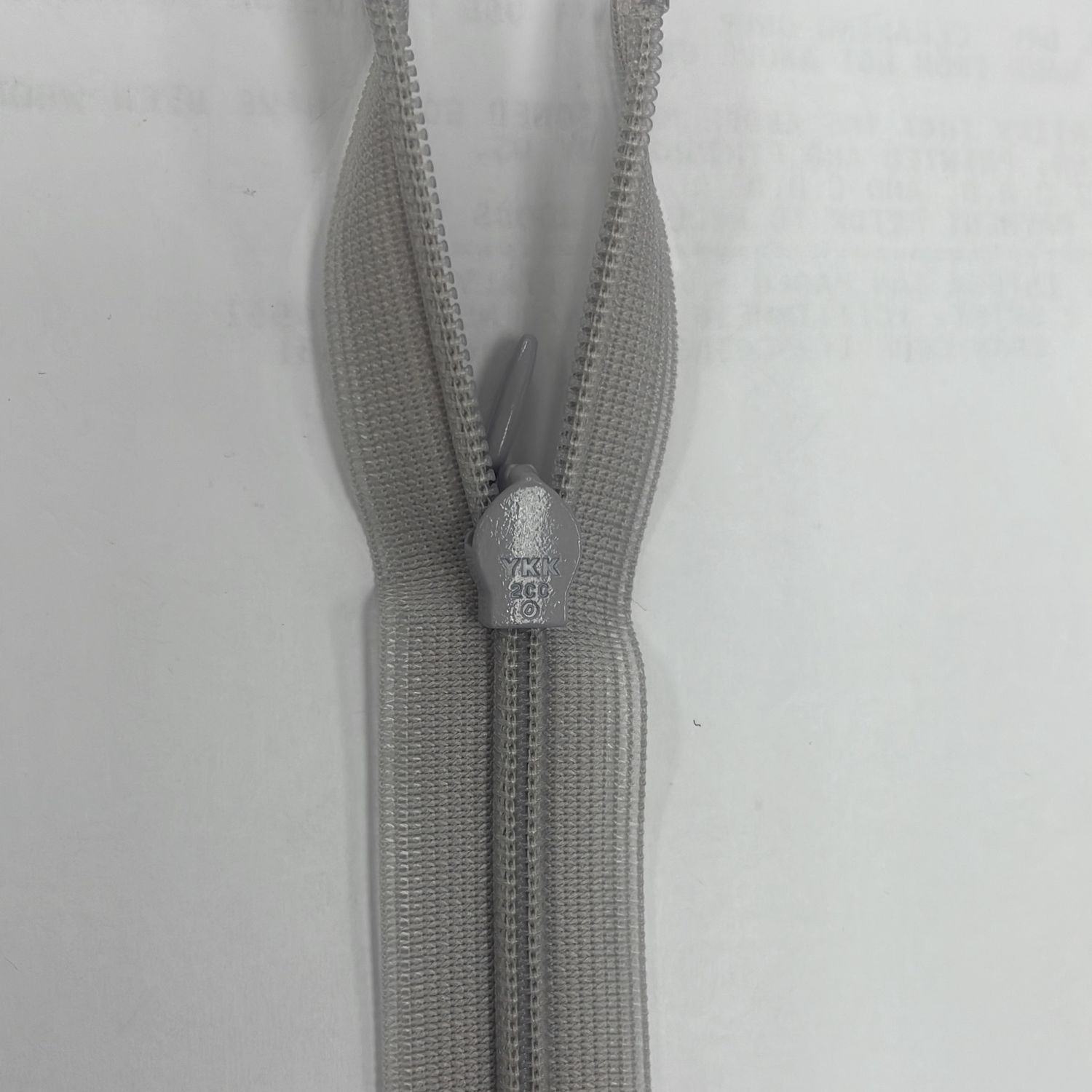 [ 17980 ] Zip Invisible/60/5g/Silver Grey per Each