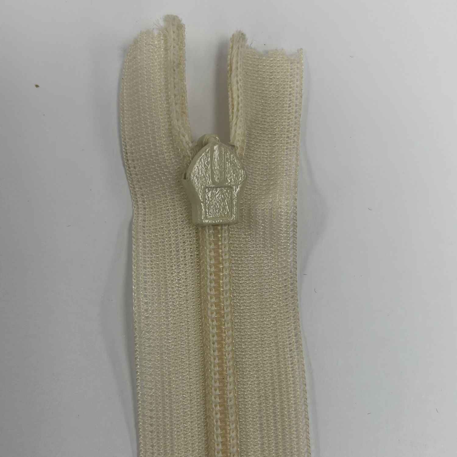 [ ZI-EN-502-20 ] Zip invisible 20cm - Ivory per Each