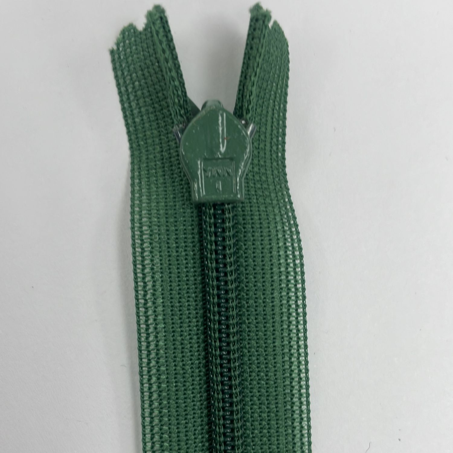 [ ZI-YKK-529-20 ] Zip Invisible 20cm - Bottle Green per Each