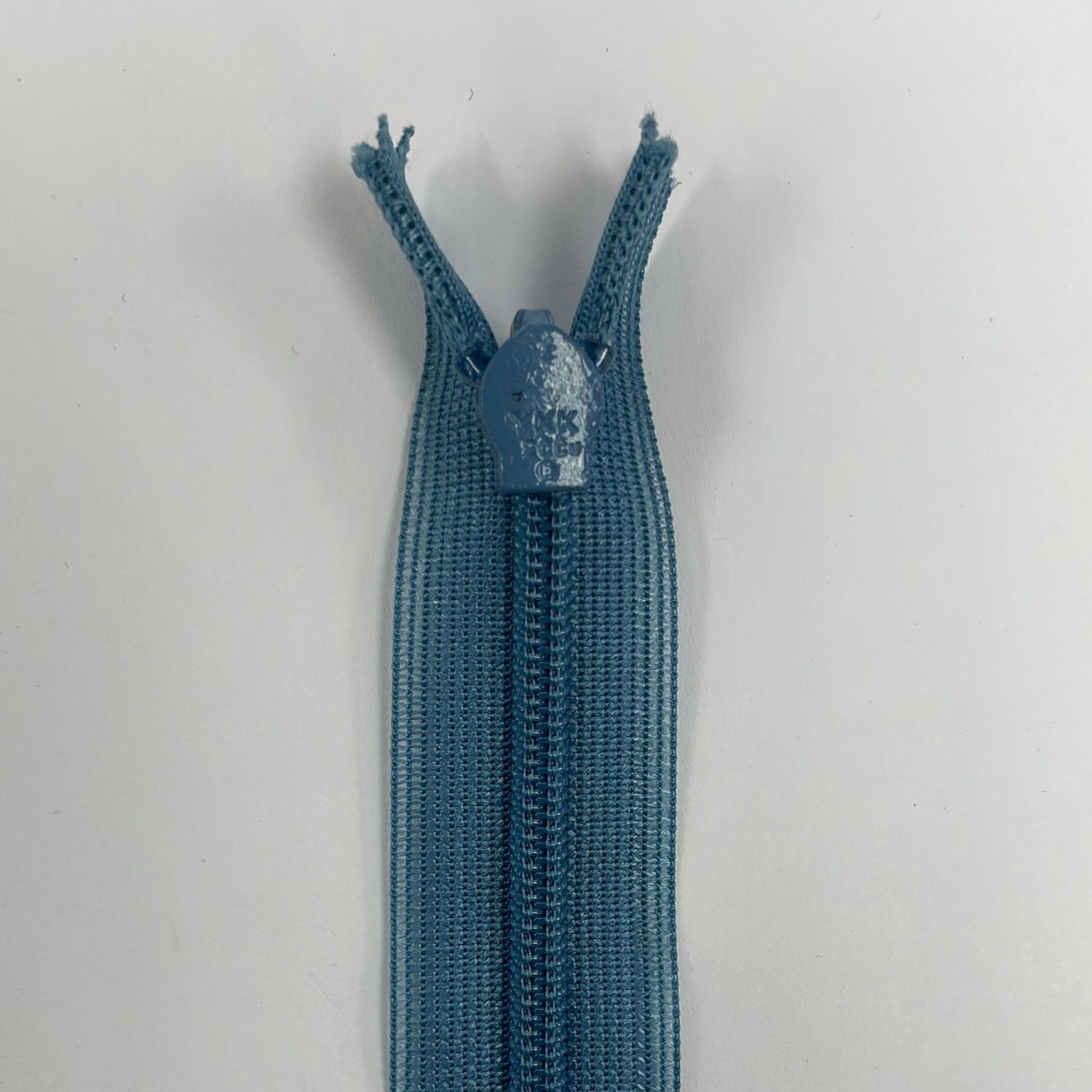 [ ZI-YKK-555-20 ] Zip invisible 20cm - Butterfly blue per Each