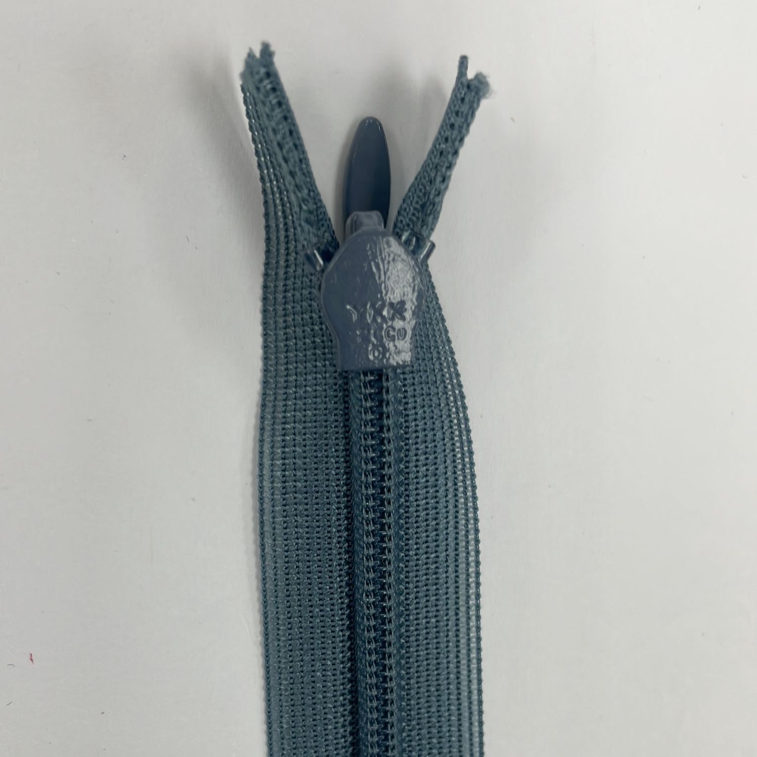 [ ZI-YKK-575-20 ] Zip Invisible 20cm - Pewter per Meter