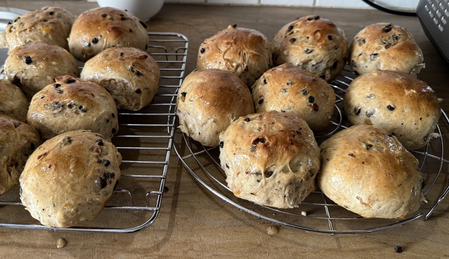 Hot Cross Buns (Spicy Buns)