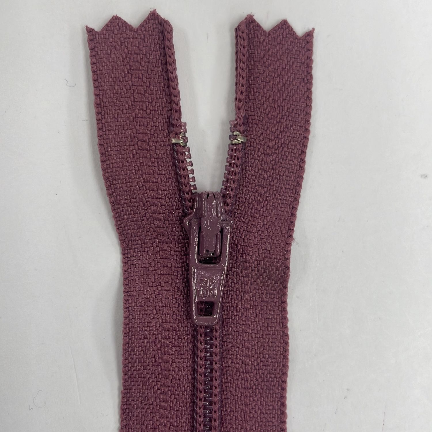 [ ZD-YKK-285-20 ] Zip dress 20cm Vivid violet per Meter