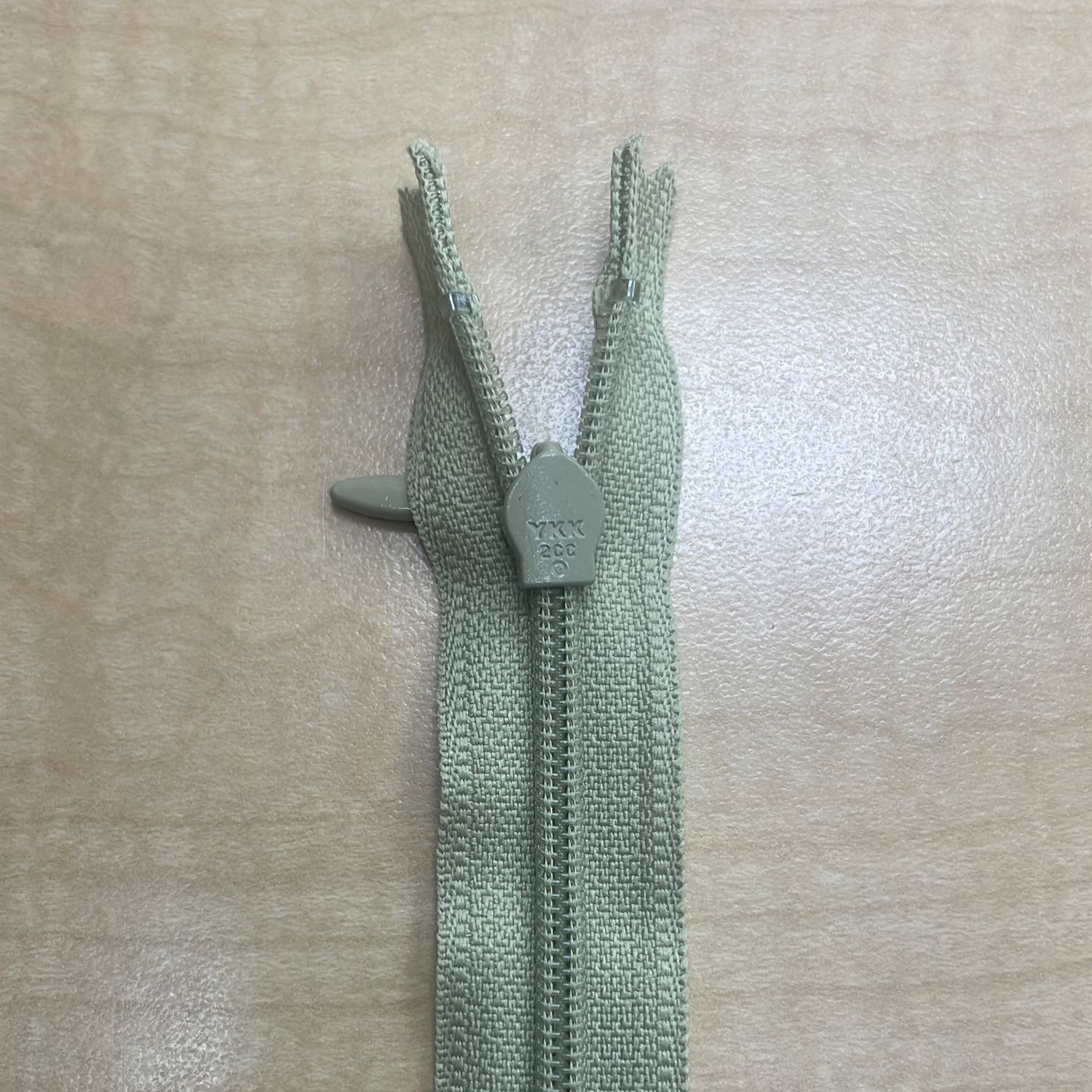 ZIP INVISIBLE-65-CM ea-883-SAGE GREEN