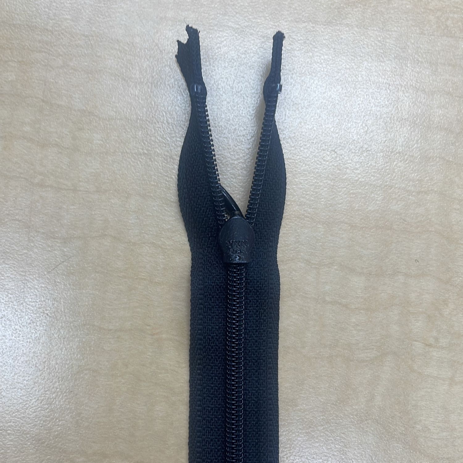 ZIP INVISIBLE-65-CM ea-580-BLACK